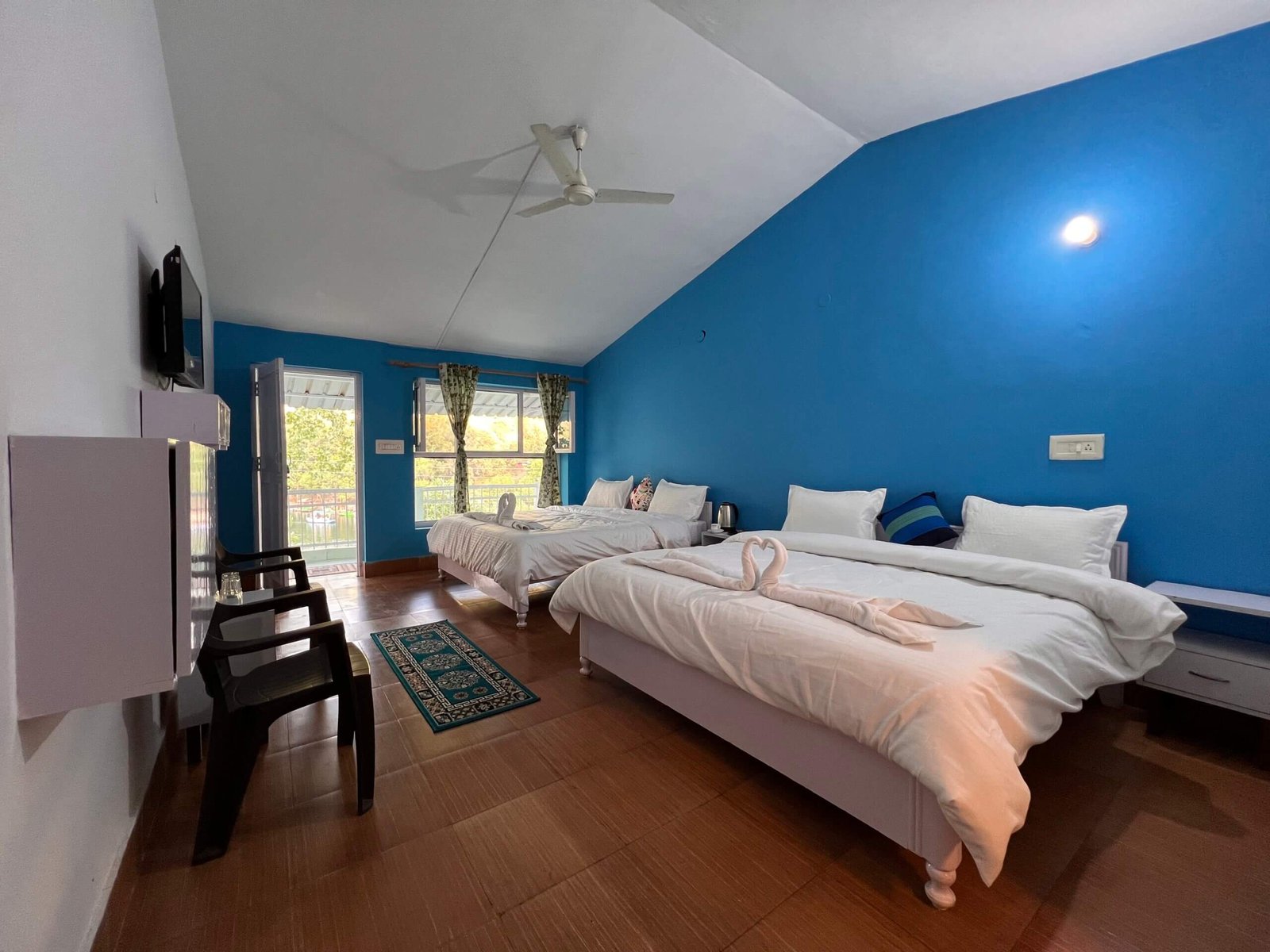 Corner 9 by the Lake