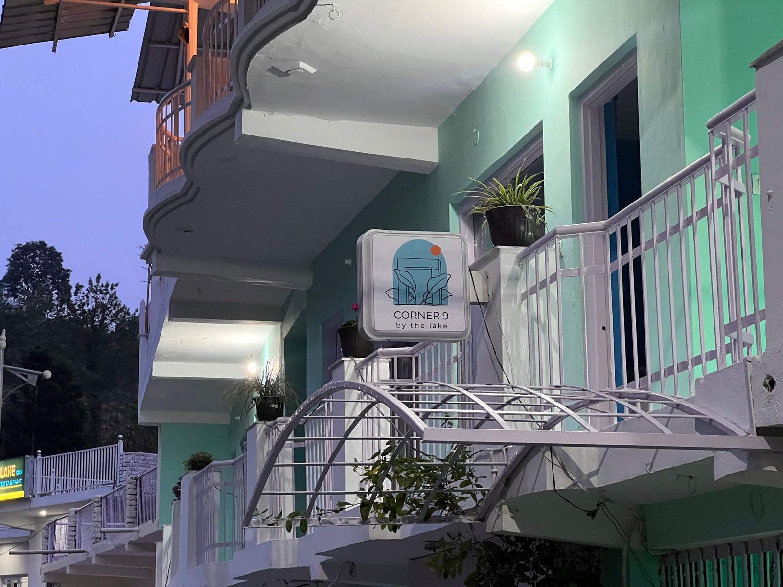 Corner 9 by the Lake