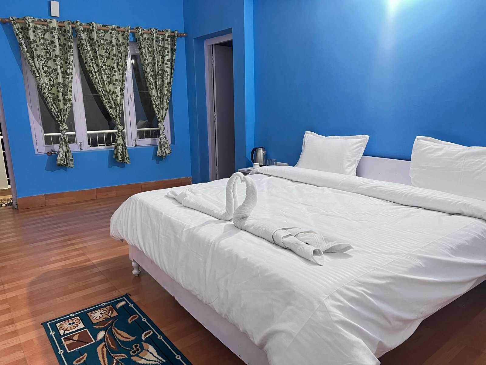 Corner 9 by the Lake