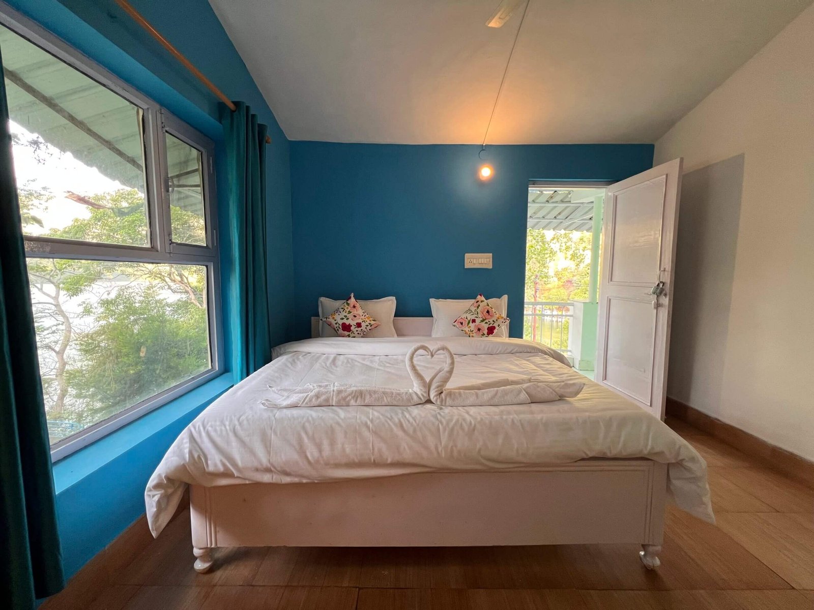 Corner 9 by the Lake