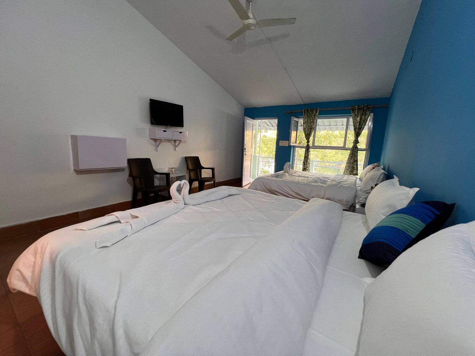 Corner 9 by the Lake