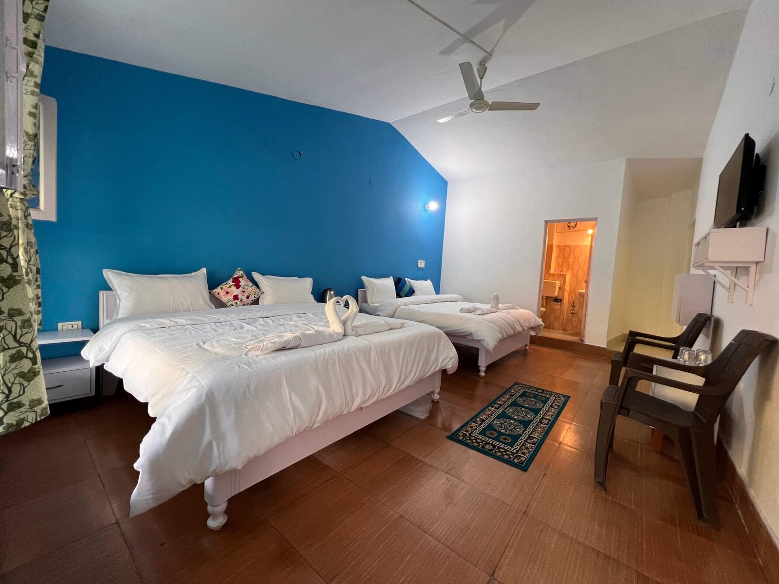 Corner 9 by the Lake