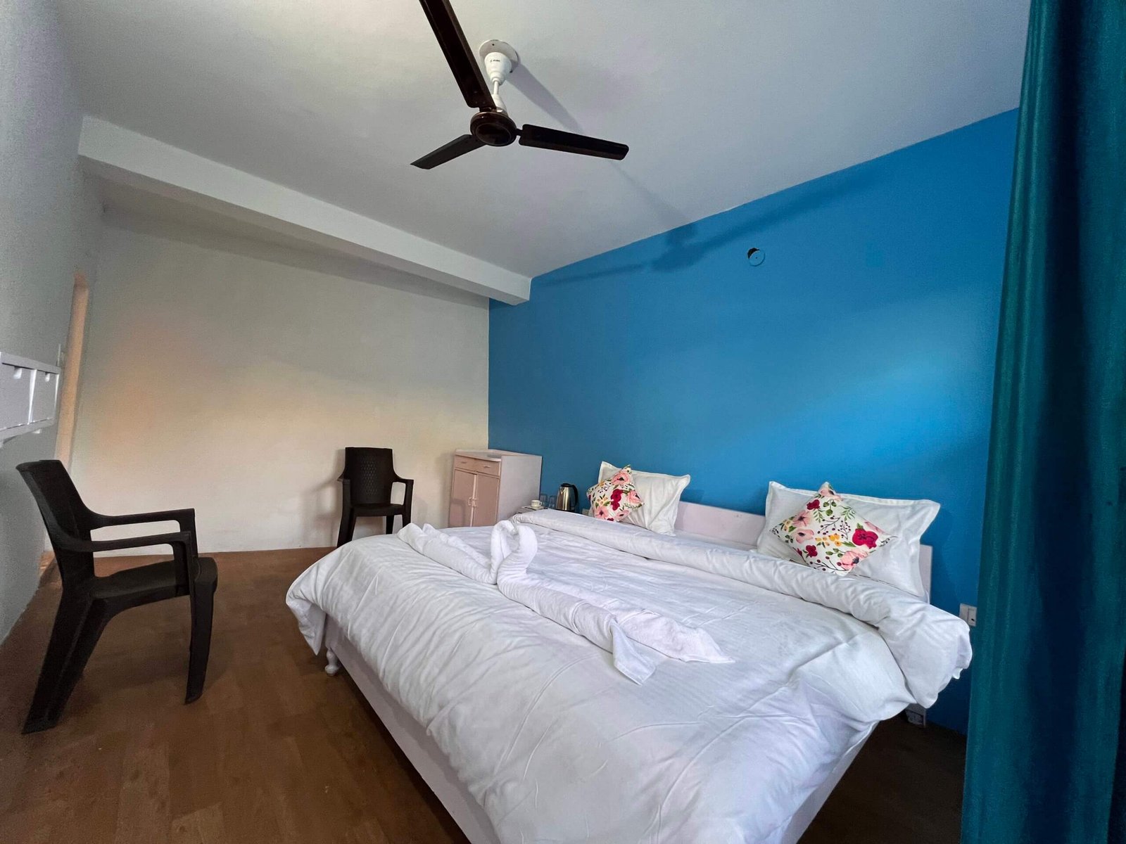 Corner 9 by the Lake